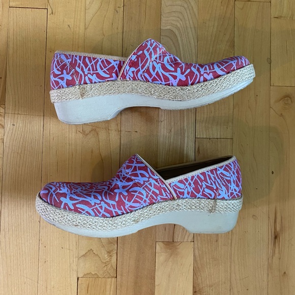 Dansko Victoria Red Grass Espadrille Clogs - Picture 3 of 6